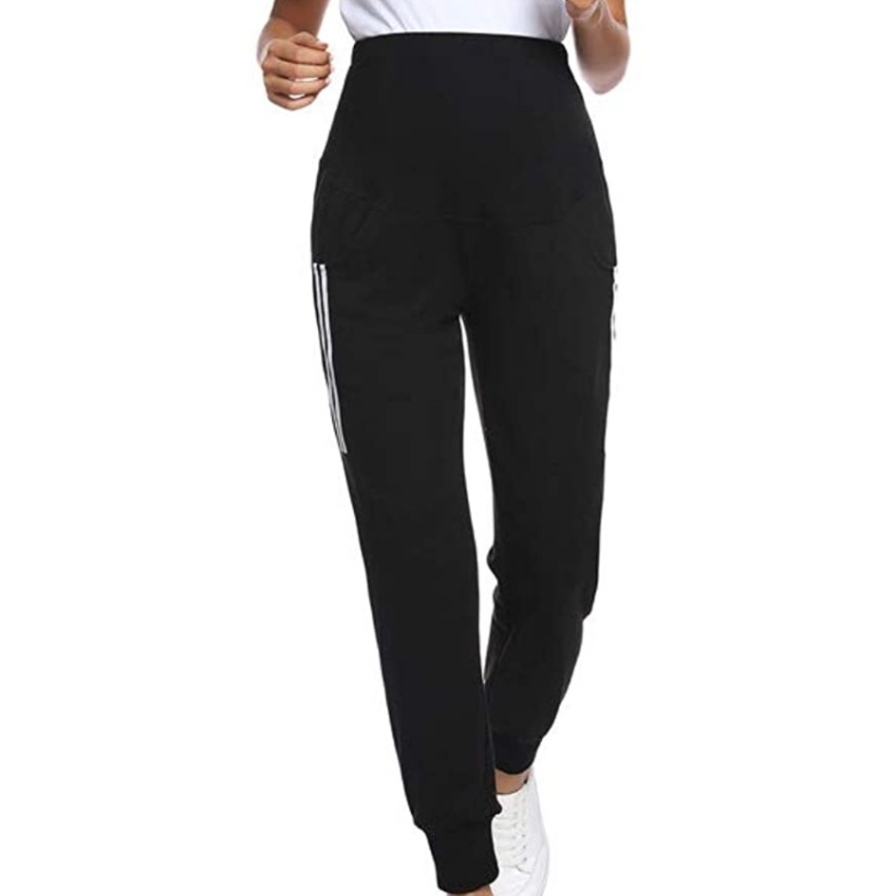 Maternity joggers NWT